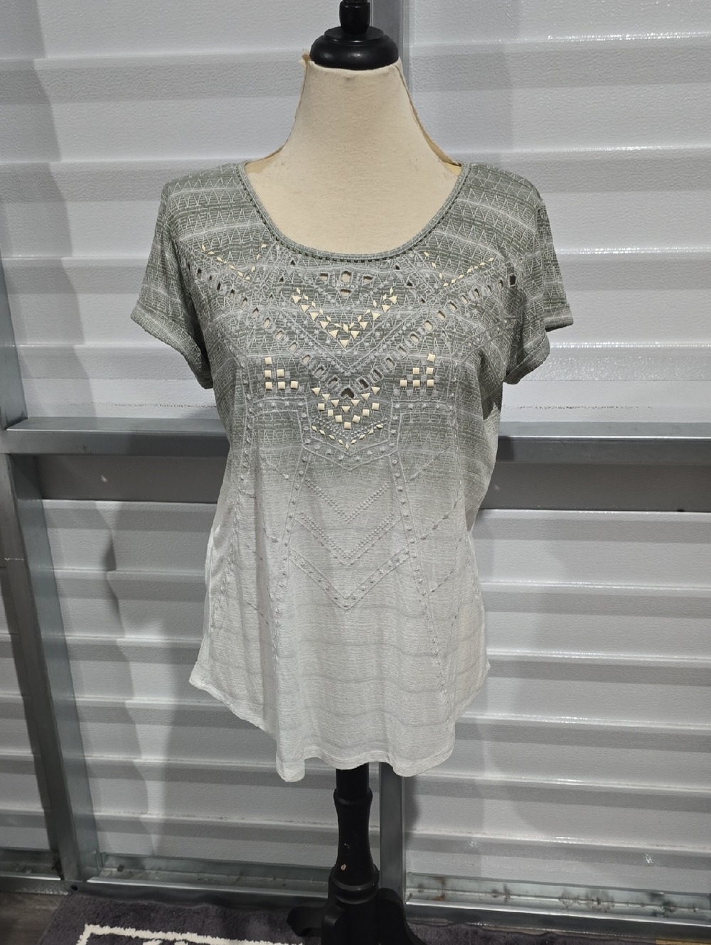 Miss Me Gray Ombre Crochet Accent Short Sleeve Tee Size Large